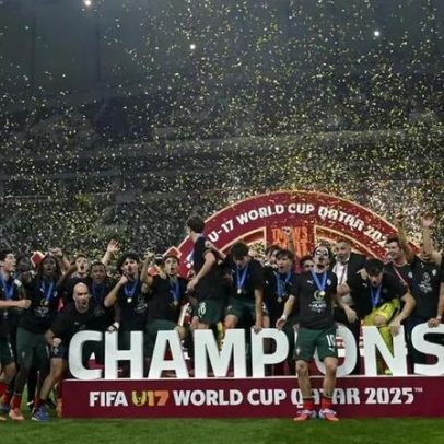 Carlos Queiroz celebra título mundial sub-17 da geração de ouro