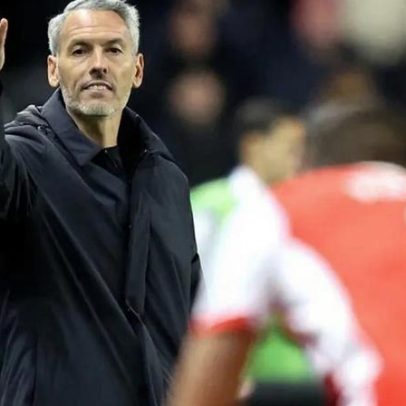 Carlos Vicens não comenta arbitragem e evita críticas