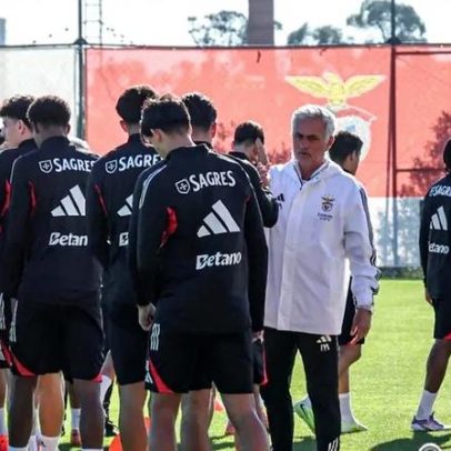 José Mourinho testa novas soluções táticas