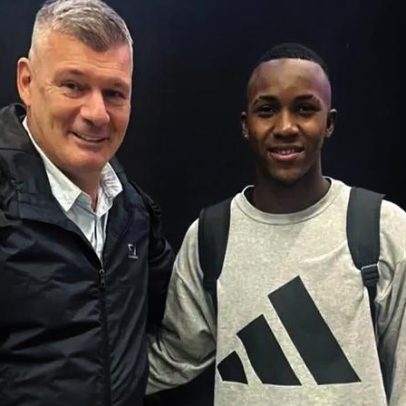 Promessa colombiana a caminho da Inglaterra para assinar pelo Manchester United