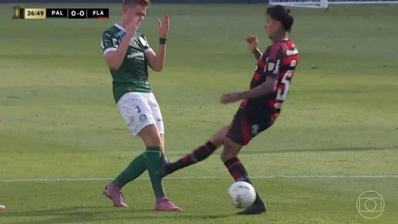 A entrada duríssima de Pulgar no Palmeiras-Flamengo