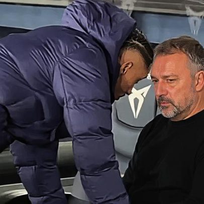 Imagens que inquietam Espanha: Flick em conversa com Raphinha