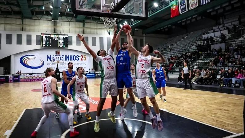 Portugal perde com a Grécia no apuramento para o Mundial de basquetebol.