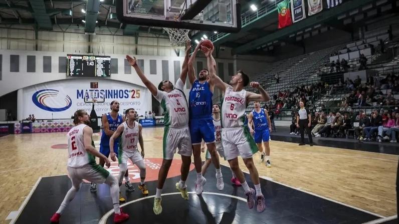 Portugal perde com a Grécia no apuramento para o Mundial de basquetebol.