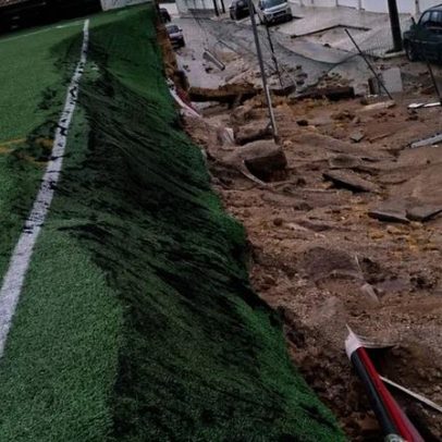 Campo do Botafogo FC desaba devido ao mau tempo