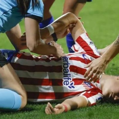 Jogadora do Atlético de Madrid cai após choque em Liga dos Campeões