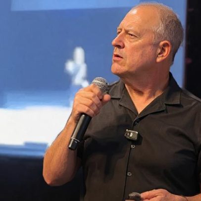 Filho de Escobar relata vida entre milhões e sopa simples