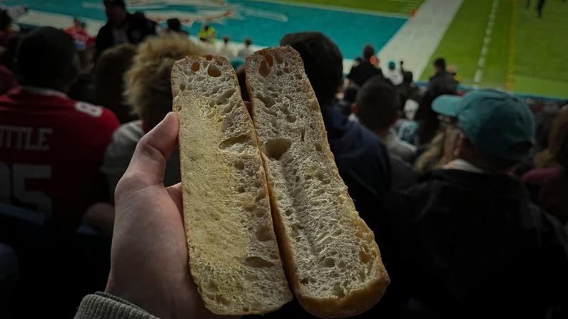 Sandes de presunto num estádio divide opiniões entre adeptos e amantes de gastronomia.
