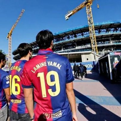 Barcelona regressa ao Camp Nou renovado em estreia marcante