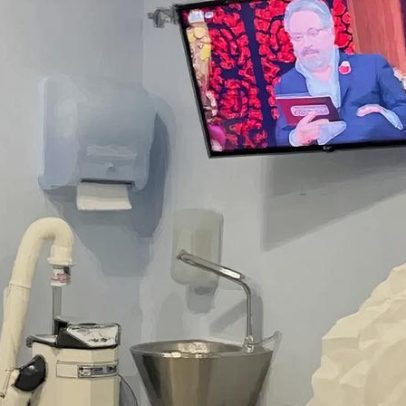 Nuno Markl assiste ao Taskmaster no hospital e celebra ver o programa