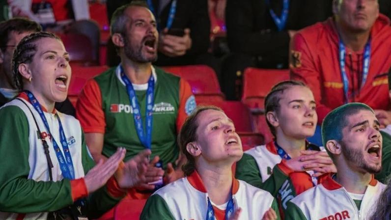 Adeptos portugueses demonstram apoio no Campeonato Mundial de Kickboxing WAKO