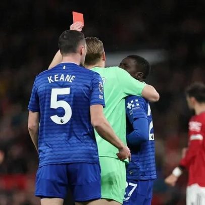 Jogador do Everton expulso por agressão a colega de equipa