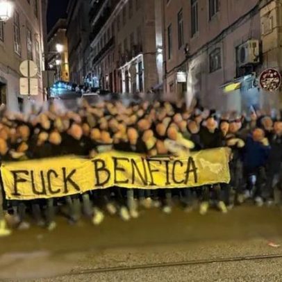 Ultras do Club Brugge exibem tarja contra Benfica antes de jogo com Sporting