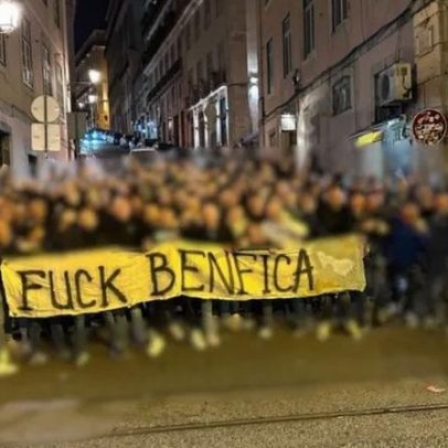 Ultras do Club Brugge exibem tarja contra Benfica antes do Sporting na Champions