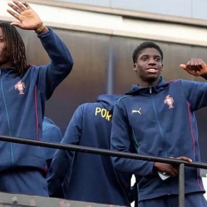 Do aeroporto a Belém: melhores imagens da chegada da Seleção Sub-17 a Portugal