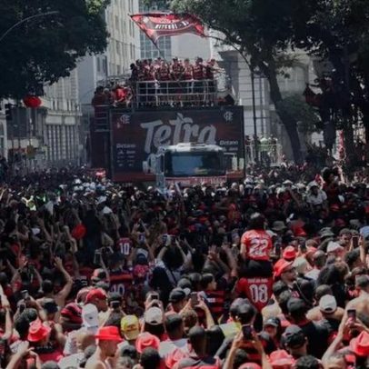 Centenas de milhares pintam ruas do Rio após título do Flamengo