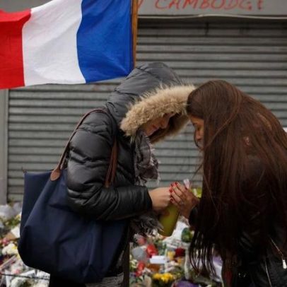 França relembra os atentados de Paris 10 anos com homenagem às vítimas