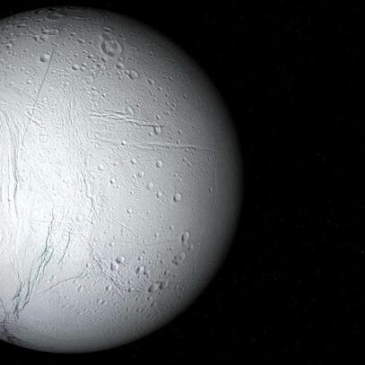 Lua de Saturno oferece estabilidade para desenvolvimento de vida, sugere estudo