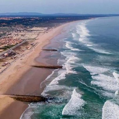 Incêndio destrói bar na praia do Rei, Costa da Caparica