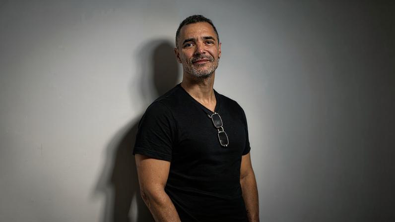 Pedro Hossi alerta para violência interna da mente e autocrítica severa