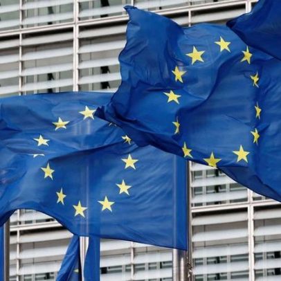 Bruxelas propõe simplificar regras de IA, cibersegurança e dados pessoais