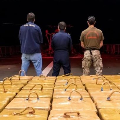 Duas embarcações de pesca interceptadas com mais de 7 mil quilos de cocaína