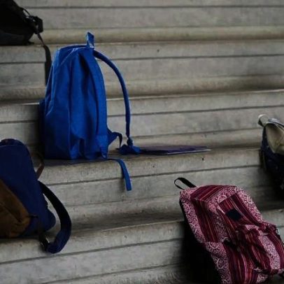 Falta de professores leva crianças do 1.º ano a serem integradas em turmas de alunos mais velhos