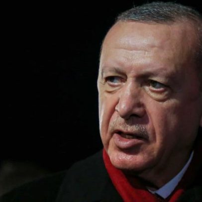 Jornalista turco condenado a mais de quatro anos por ameaças a Erdogan