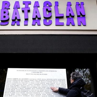 Eagles of Death Metal desejam Paz, Amor e Rock 10 anos após Bataclan