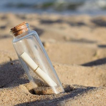 Romance falha leva a atirar garrafas ao mar e a receber raspanete