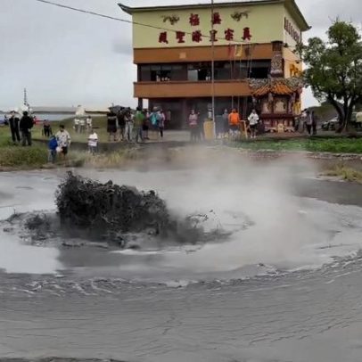 Vulcão de lama entra em erupção em Taiwan, fenómeno raro