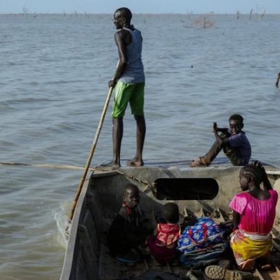 Pelo menos 57 pessoas morreram num ataque armado no Sudão do Sul