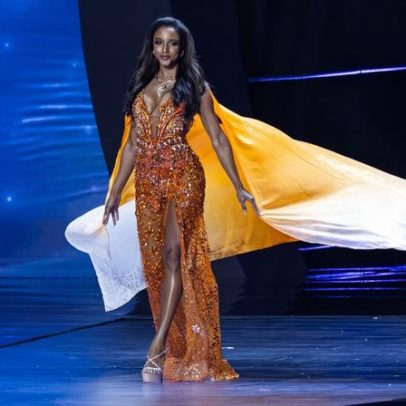 Miss Jamaica continua hospitalizada após queda no palco durante concurso