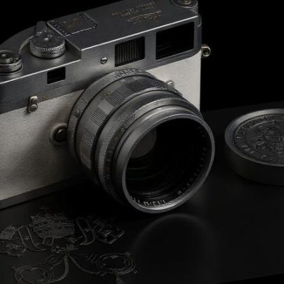 Máquina Leica do Papa Francisco leiloada por 6,5 milhões
