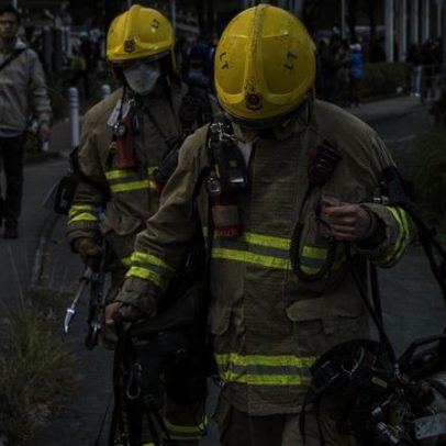 Novo balanço aponta 55 mortos no incêndio de Hong Kong
