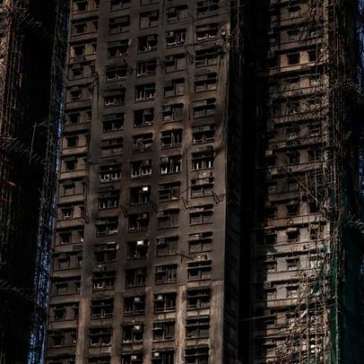 Incêndio em Hong Kong deixa 146 mortos