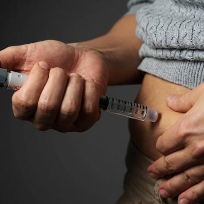 Polícia detém médica suspeita de fraude em prescrição de medicação para diabetes