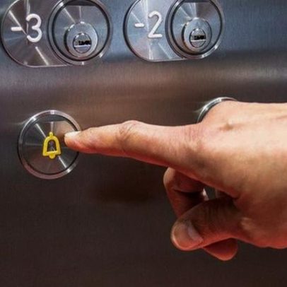 Bombeiros chamados para abrir porta de elevador