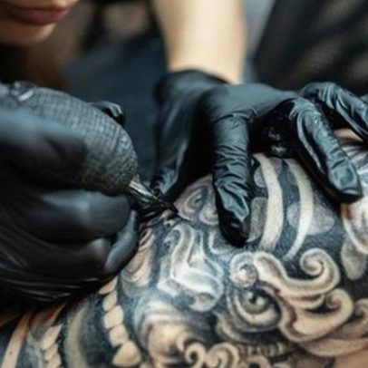 Estudo revela efeitos prejudiciais das tatuagens no sistema imunitário