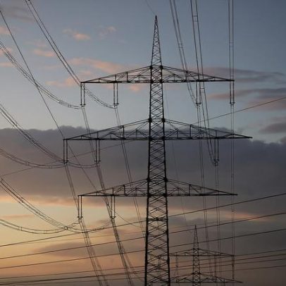 Investimento global em renováveis atinge recorde, mas ritmo preocupa