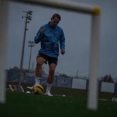 Reação de colegas à nova lesão de Luuk de Jong