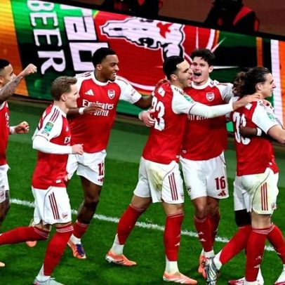 Arsenal avança na Taça da Liga com Gyökeres a ver, nos instantes finais