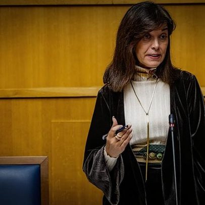 Secretária envia correções para a revisão do Estatuto da Carreira Docente