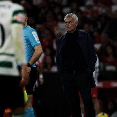Mourinho lamenta erros individuais, diz que fomos mais fortes que o bicampeão