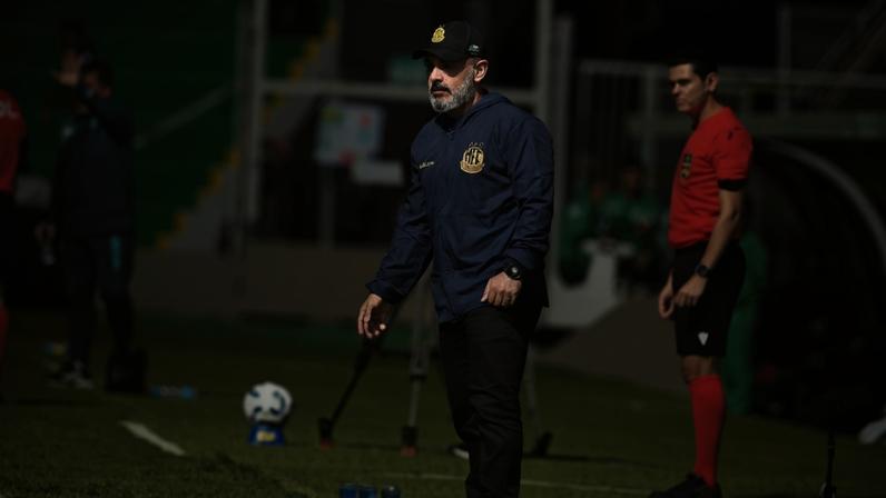 Melhor treinador do Brasileirão rejeita proposta do Botafogo