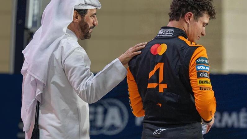 Ben Sulayem com Lando Norris, piloto da McLaren e campeão de F1; Foto: Andrej Isakovic / AFP