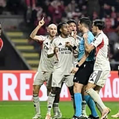 Arbitragem não corrige falha na estratégia de Mourinho