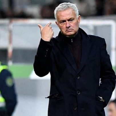 José Mourinho aparece com água Castello em público