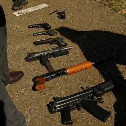 Homens armados matam dez pessoas na África do Sul