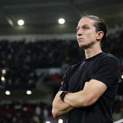 Filipe Luís renova contrato com o Flamengo